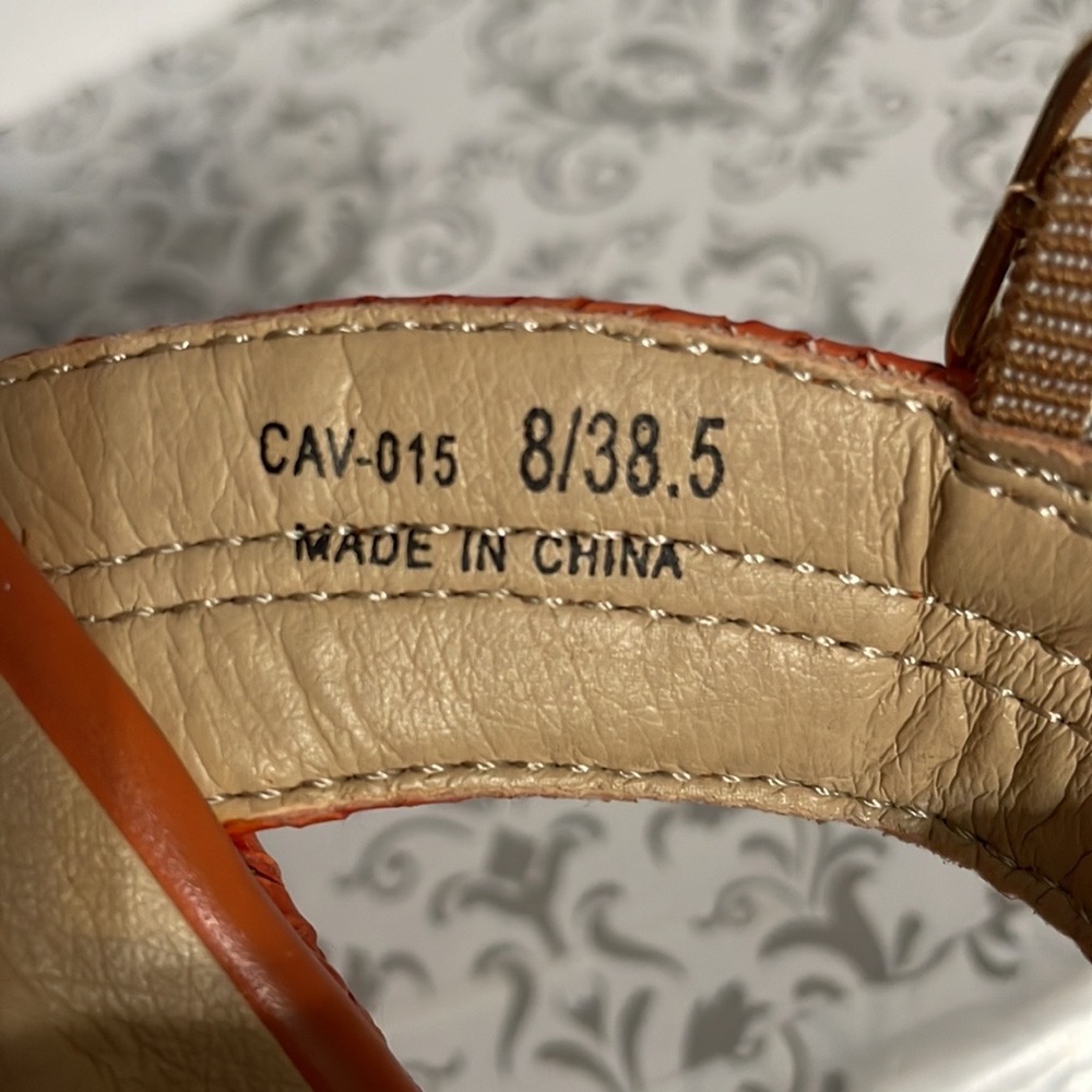 CL by laundry, wedge, platform, sandals. - Picture 8 of 10